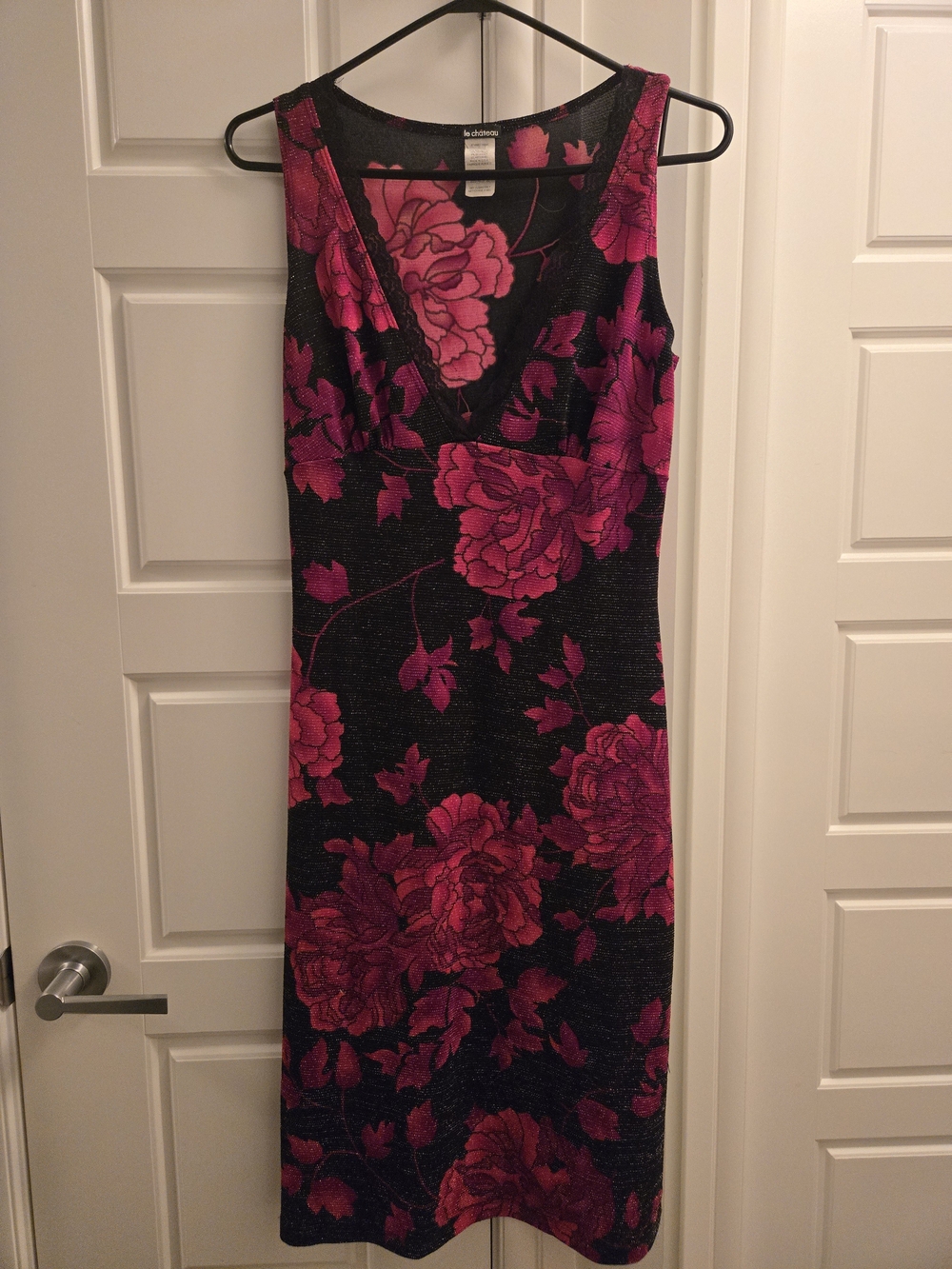 Sleeveless V-Neck Floral Sheath Dress in Fuchsia and Black